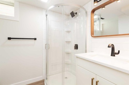 3618 Forestry Avenue South, Lethbridge, AB - Indoor Photo Showing Bathroom