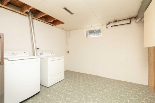 3618 Forestry Avenue South, Lethbridge, AB - Indoor Photo Showing Laundry Room