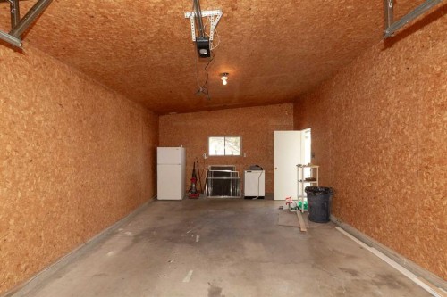 3618 Forestry Avenue South, Lethbridge, AB - Indoor