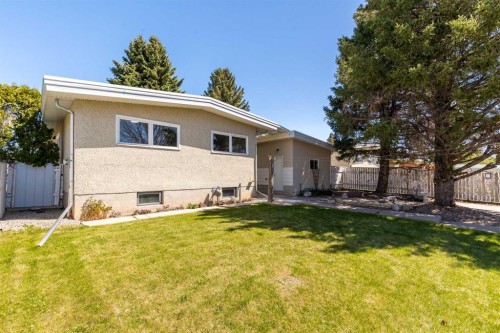 3618 Forestry Avenue South, Lethbridge, AB - Outdoor