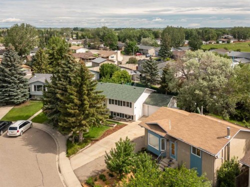 17 Pine Place, Coalhurst, AB 