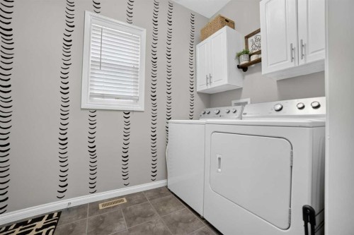 318 Twinriver Road West, Lethbridge, AB 