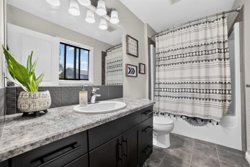 318 Twinriver Road West, Lethbridge, AB 