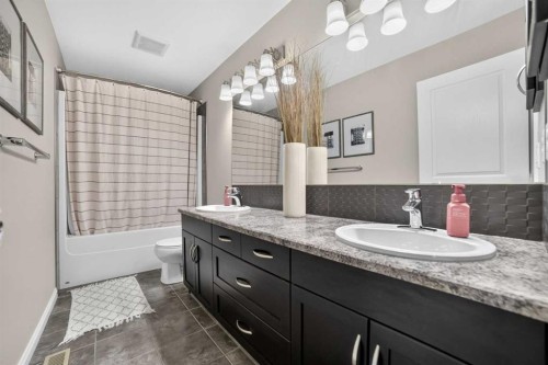 318 Twinriver Road West, Lethbridge, AB 