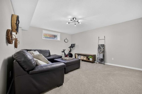 318 Twinriver Road West, Lethbridge, AB 