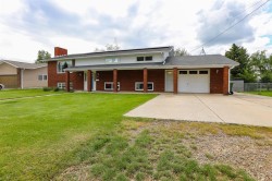 58 N 1A Street EASTMagrath, AB T0K 1J0