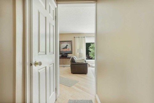 82 Sherwood Boulevard West, Lethbridge, AB 
