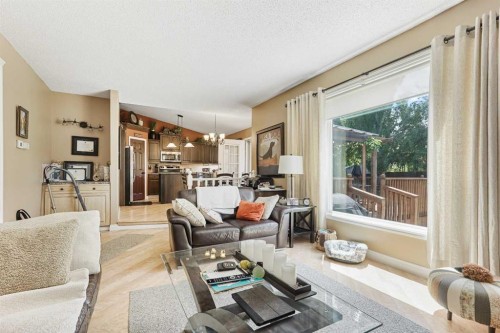 82 Sherwood Boulevard West, Lethbridge, AB 