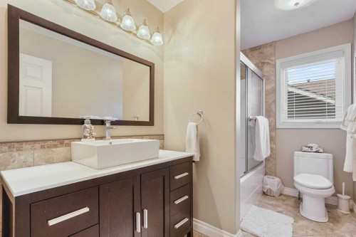 82 Sherwood Boulevard West, Lethbridge, AB 