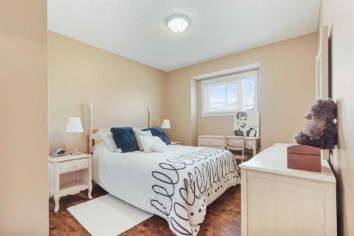 82 Sherwood Boulevard West, Lethbridge, AB 