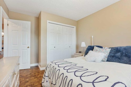 82 Sherwood Boulevard West, Lethbridge, AB 