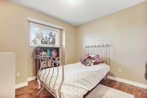 82 Sherwood Boulevard West, Lethbridge, AB 