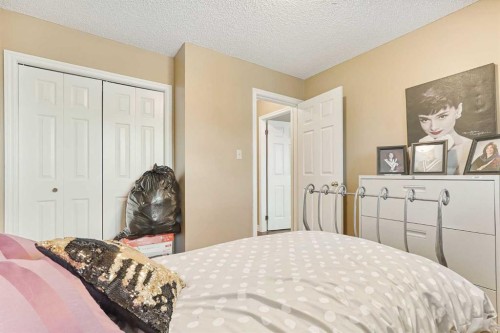 82 Sherwood Boulevard West, Lethbridge, AB 
