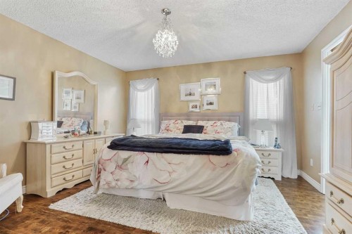 82 Sherwood Boulevard West, Lethbridge, AB 