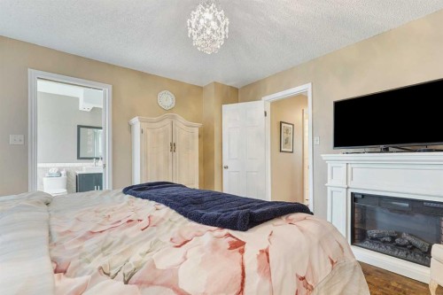 82 Sherwood Boulevard West, Lethbridge, AB 