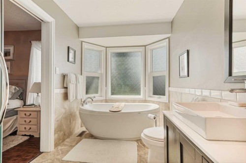 82 Sherwood Boulevard West, Lethbridge, AB 
