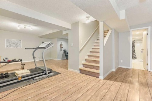 82 Sherwood Boulevard West, Lethbridge, AB 