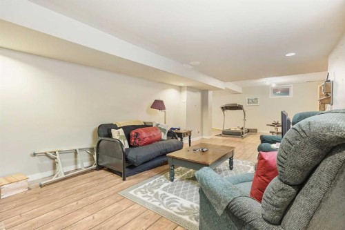 82 Sherwood Boulevard West, Lethbridge, AB 