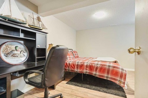 82 Sherwood Boulevard West, Lethbridge, AB 