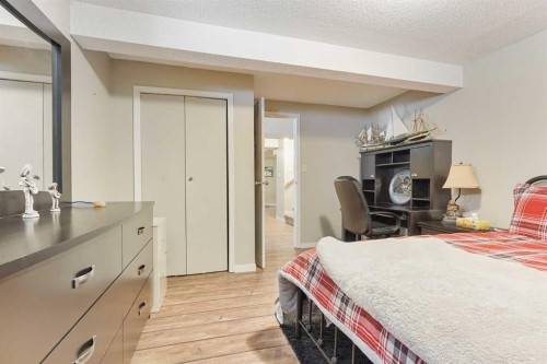 82 Sherwood Boulevard West, Lethbridge, AB 