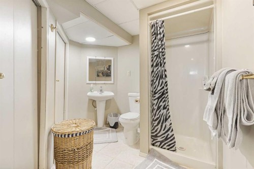 82 Sherwood Boulevard West, Lethbridge, AB 