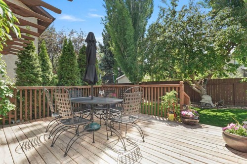 82 Sherwood Boulevard West, Lethbridge, AB 