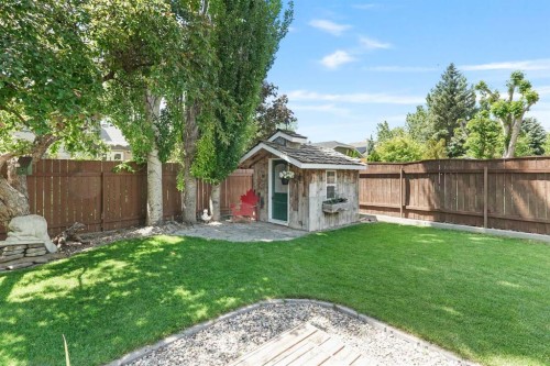 82 Sherwood Boulevard West, Lethbridge, AB 