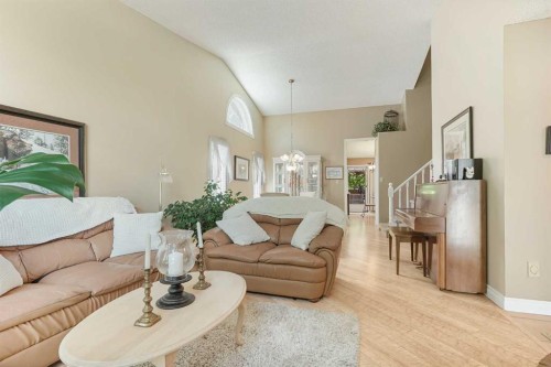 82 Sherwood Boulevard West, Lethbridge, AB 