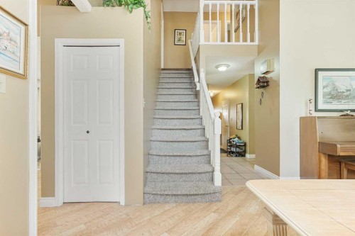 82 Sherwood Boulevard West, Lethbridge, AB 