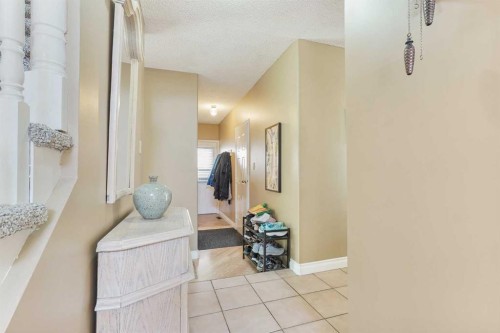 82 Sherwood Boulevard West, Lethbridge, AB 