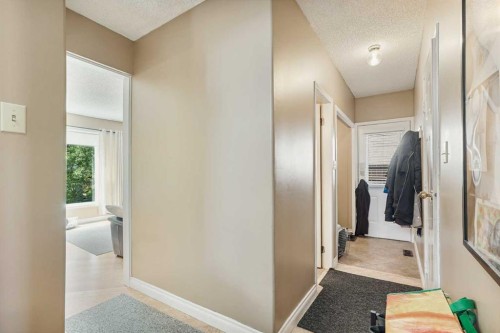 82 Sherwood Boulevard West, Lethbridge, AB 
