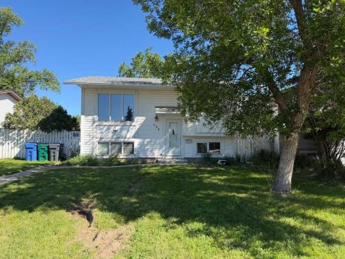 898 Red Crow Boulevard WEST Lethbridge, AB T1K 5N6