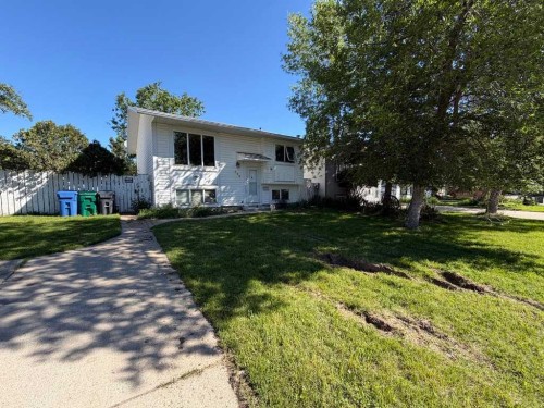 898 Red Crow Boulevard West, Lethbridge, AB 