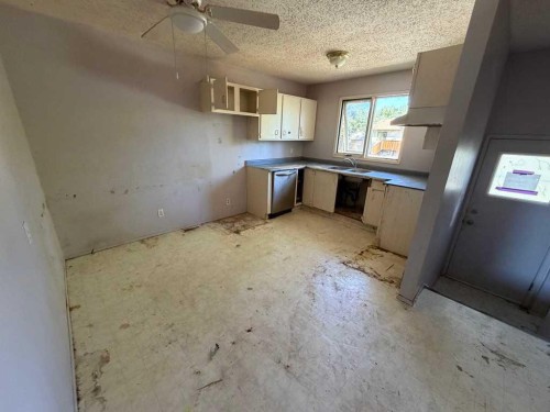 898 Red Crow Boulevard West, Lethbridge, AB 