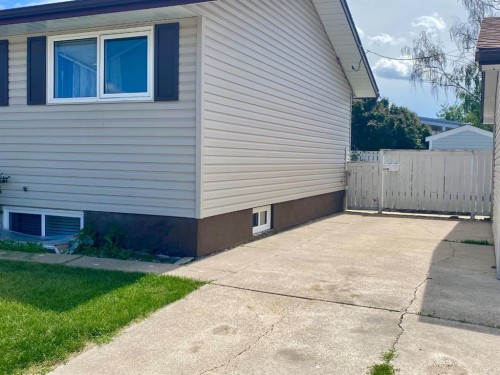 3420 Sylvan Road South, Lethbridge, AB 