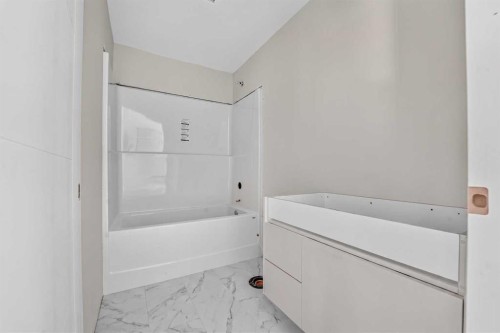 925 7 Street South, Lethbridge, AB 
