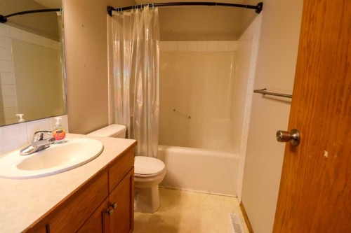 210 Chilcotin Road West, Lethbridge, AB 
