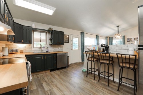 272 E 2 Avenue South, Magrath, AB 