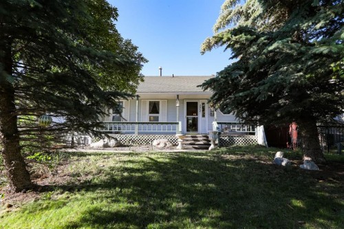 272 E 2 Avenue South, Magrath, AB 