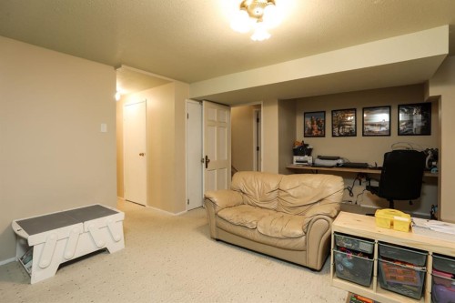 272 E 2 Avenue South, Magrath, AB 