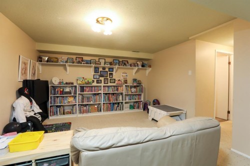 272 E 2 Avenue South, Magrath, AB 