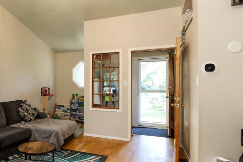 272 E 2 Avenue South, Magrath, AB 