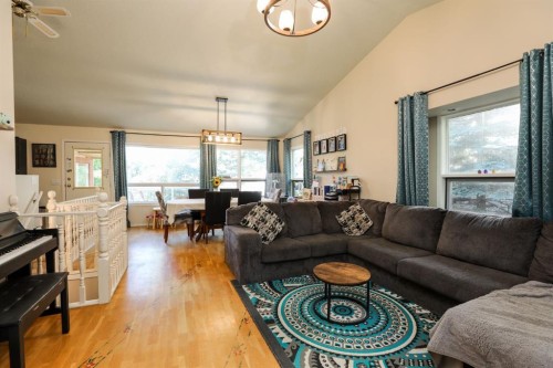 272 E 2 Avenue South, Magrath, AB 