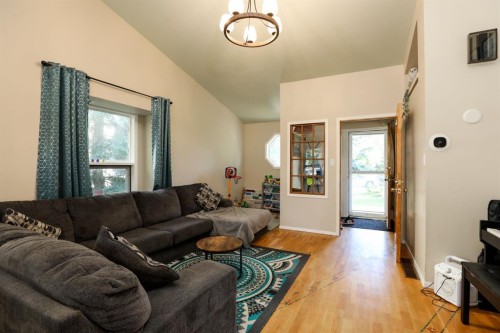 272 E 2 Avenue South, Magrath, AB 