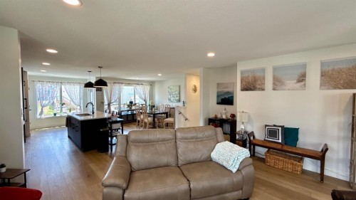 1064 Coalbrook Gate West, Lethbridge, AB 