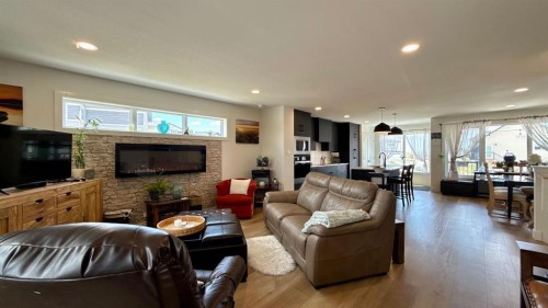 1064 Coalbrook Gate West, Lethbridge, AB 