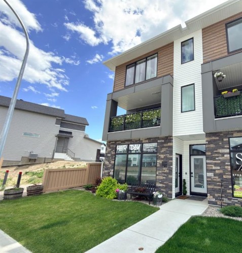 1064 Coalbrook Gate West, Lethbridge, AB 