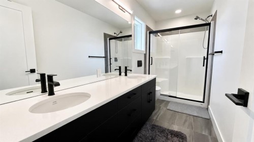 1064 Coalbrook Gate West, Lethbridge, AB 
