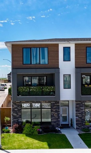 1064 Coalbrook Gate West, Lethbridge, AB 