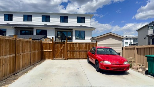 1064 Coalbrook Gate West, Lethbridge, AB 